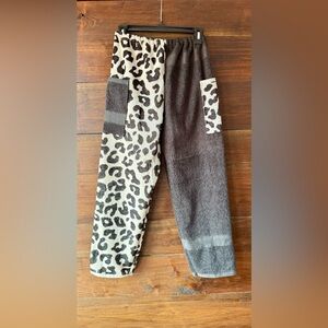 Towel pants cheetah print and black